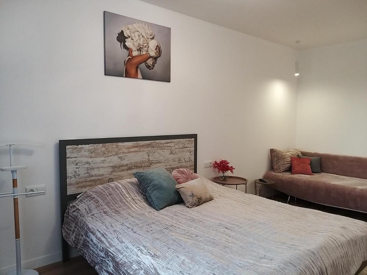 Apartment центр елітновобуд яровиця 11 *