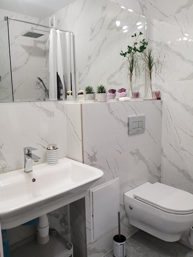 Apartment центр елітновобуд яровиця 11