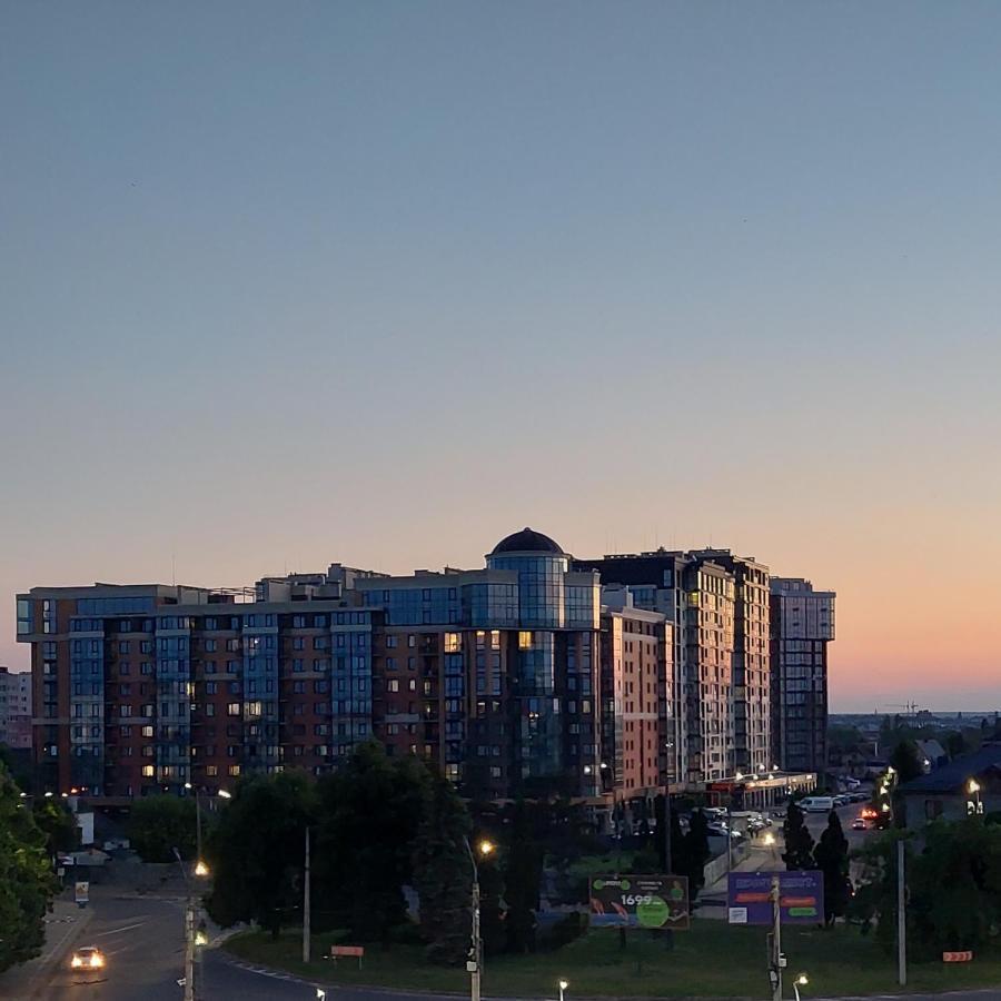 Apartment центр елітновобуд яровиця 11 *